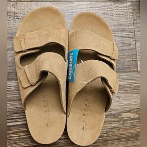 NWT Ojai Two Bar Reef Classic Tan Suede Slides